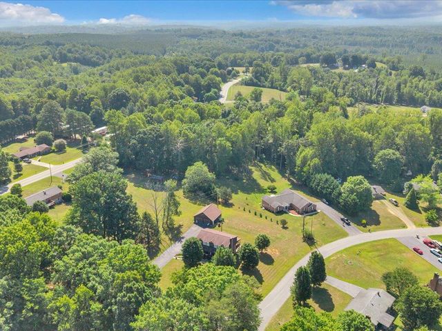 65 Sandalwood DR, Bassett, VA 24055