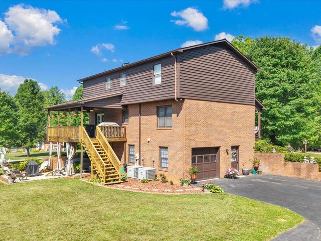 65 Sandalwood DR, Bassett, VA 24055
