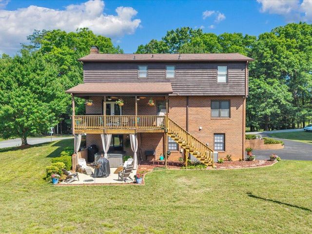 65 Sandalwood DR, Bassett, VA 24055