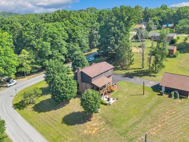 65 Sandalwood DR, Bassett, VA 24055