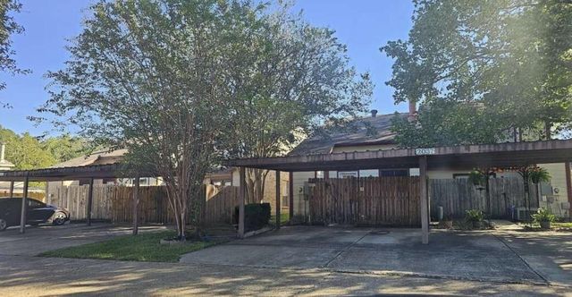 2037 Country Village Boulevard A, Humble, TX 77338