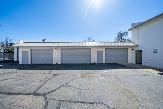 2130 Railroad Avenue, Redding, CA 96001