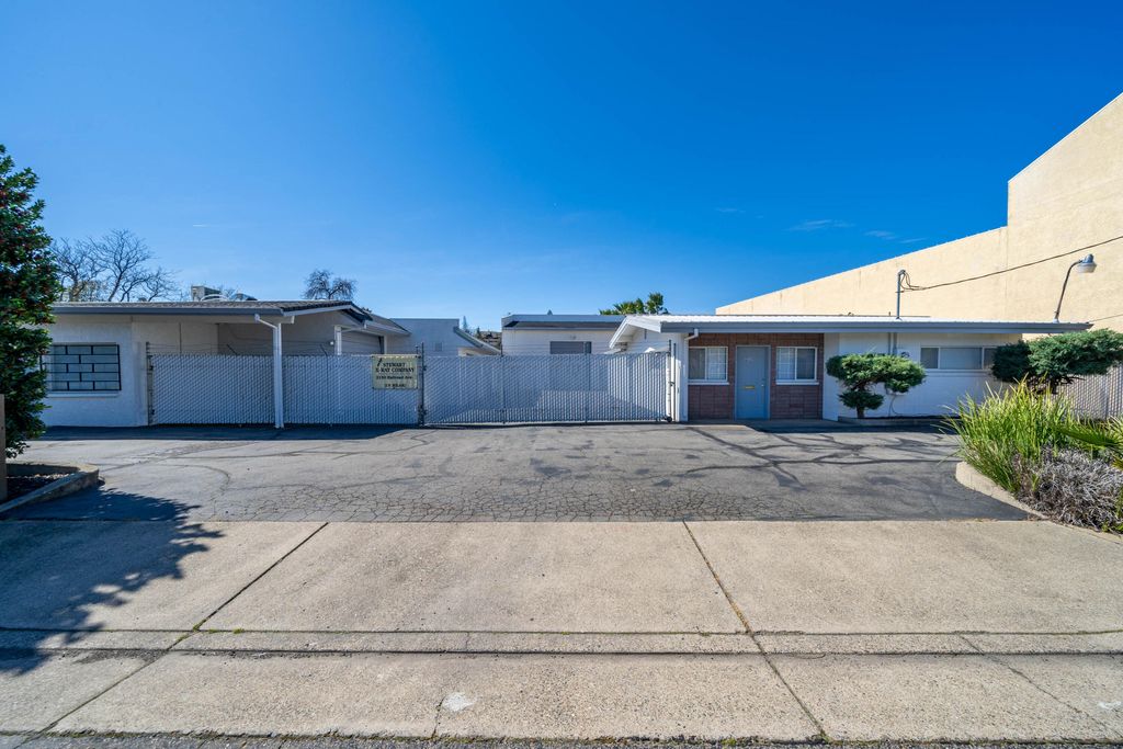 2130 Railroad Avenue, Redding, CA 96001