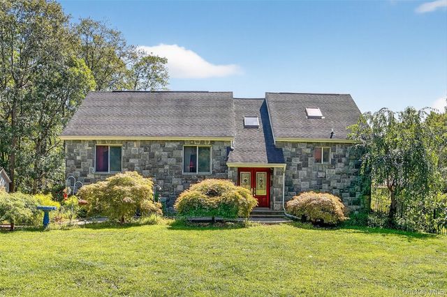 986 Cliff Avenue, Yorktown Heights, NY 10598