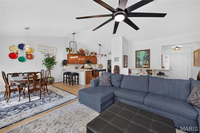 156 Hidden Bluffs Drive, Lake St Louis, MO 63367