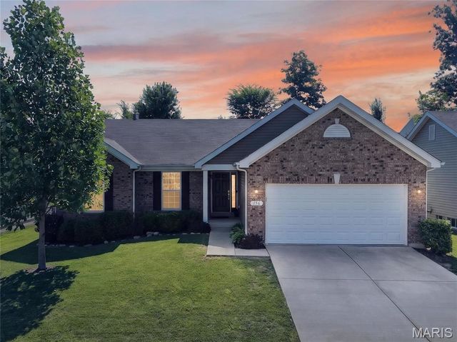 156 Hidden Bluffs Drive, Lake St Louis, MO 63367