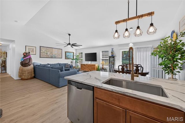 156 Hidden Bluffs Drive, Lake St Louis, MO 63367