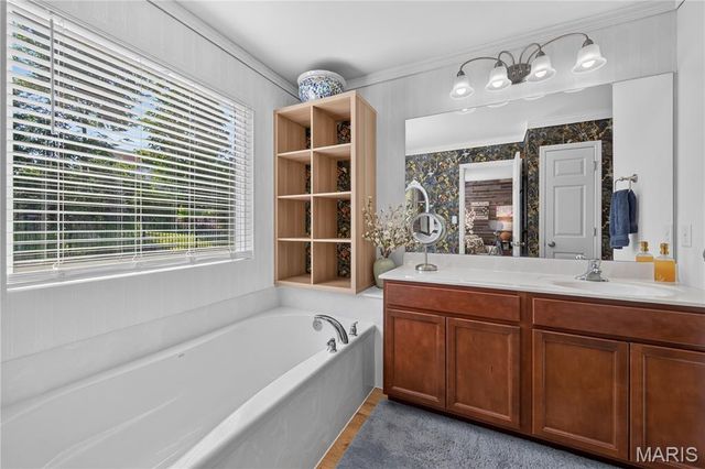 156 Hidden Bluffs Drive, Lake St Louis, MO 63367