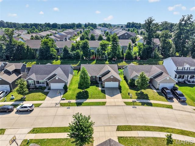 156 Hidden Bluffs Drive, Lake St Louis, MO 63367