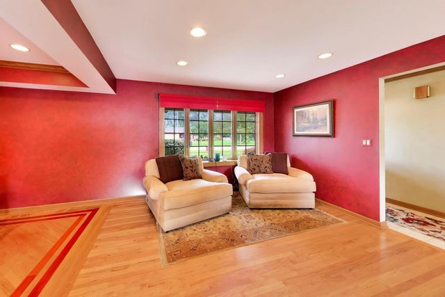 535 N Gateshead, Elk Grove Village, IL 60007