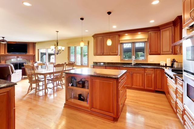 535 N Gateshead, Elk Grove Village, IL 60007