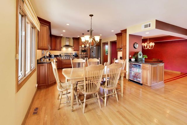 535 N Gateshead, Elk Grove Village, IL 60007