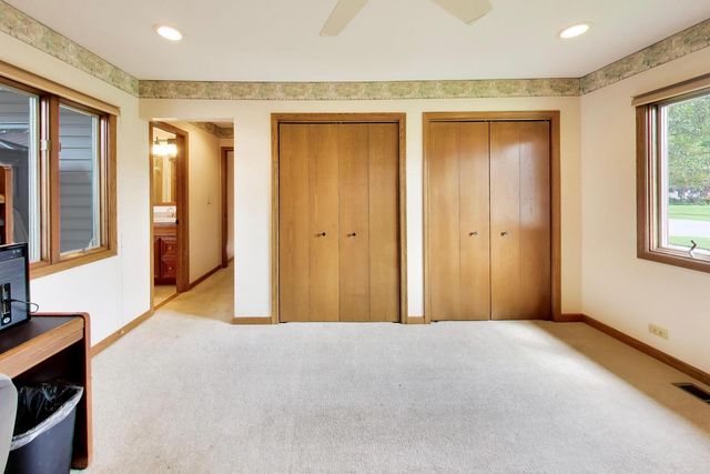535 N Gateshead, Elk Grove Village, IL 60007