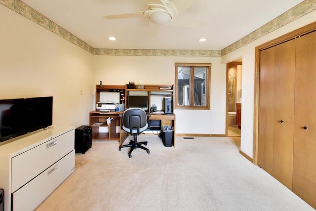 535 N Gateshead, Elk Grove Village, IL 60007
