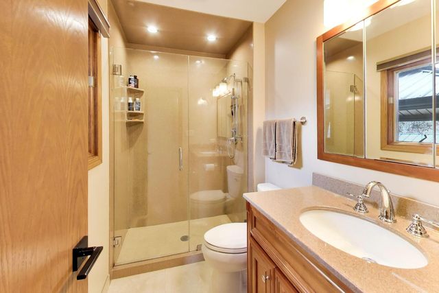 535 N Gateshead, Elk Grove Village, IL 60007