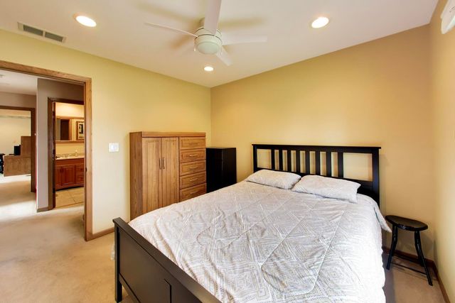 535 N Gateshead, Elk Grove Village, IL 60007