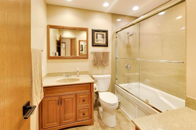 535 N Gateshead, Elk Grove Village, IL 60007