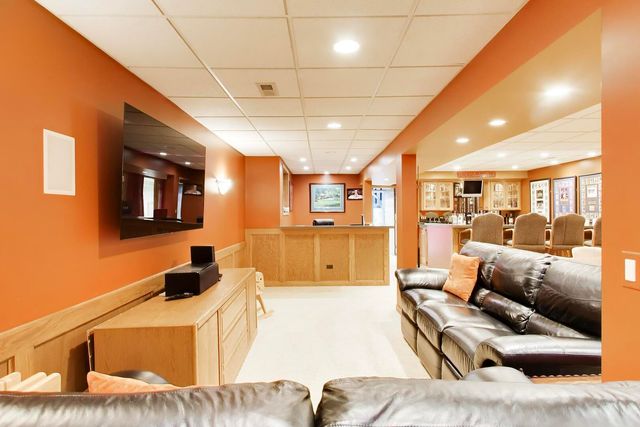 535 N Gateshead, Elk Grove Village, IL 60007