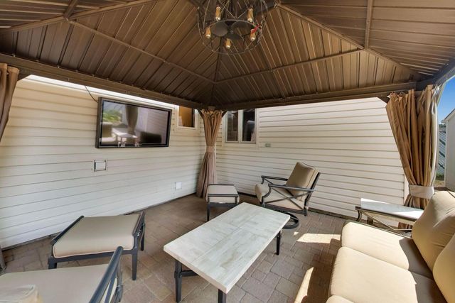 535 N Gateshead, Elk Grove Village, IL 60007