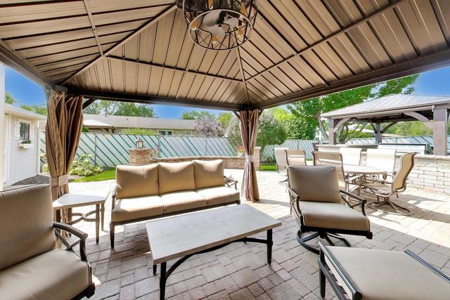 535 N Gateshead, Elk Grove Village, IL 60007