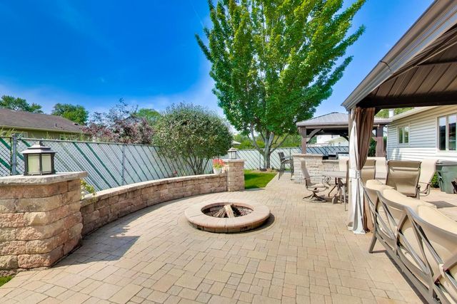 535 N Gateshead, Elk Grove Village, IL 60007