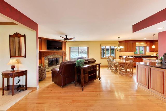 535 N Gateshead, Elk Grove Village, IL 60007