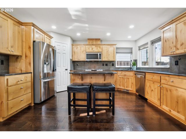2137 N LEGACY Dr, Newberg, OR 97132