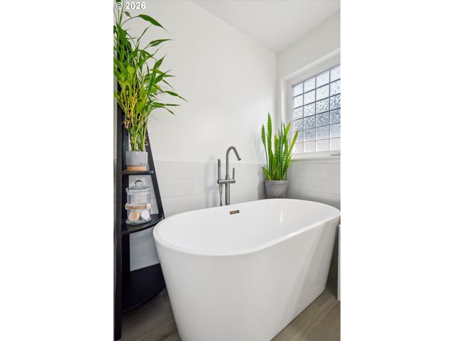 2137 N LEGACY Dr, Newberg, OR 97132