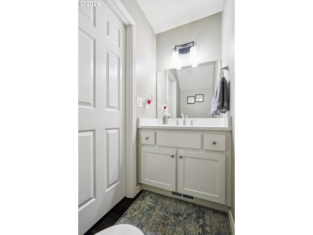 2137 N LEGACY Dr, Newberg, OR 97132
