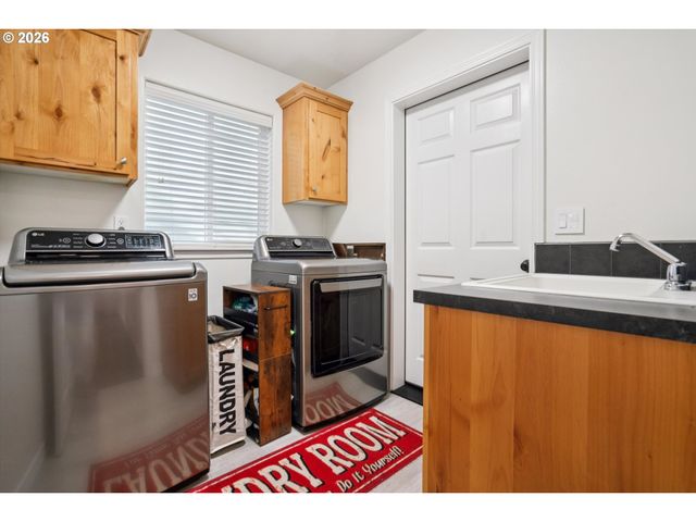 2137 N LEGACY Dr, Newberg, OR 97132