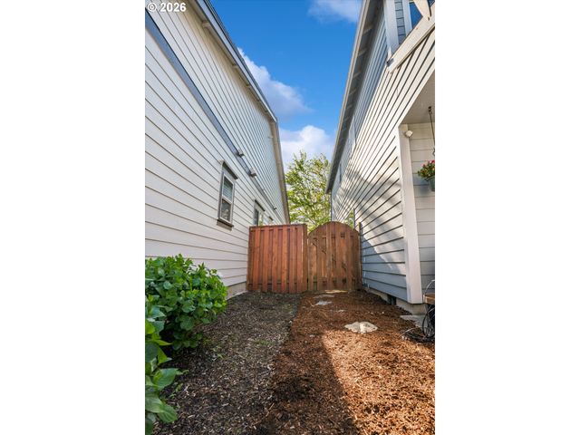 2137 N LEGACY Dr, Newberg, OR 97132