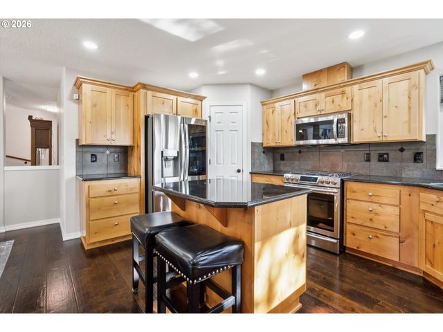 2137 N LEGACY Dr, Newberg, OR 97132