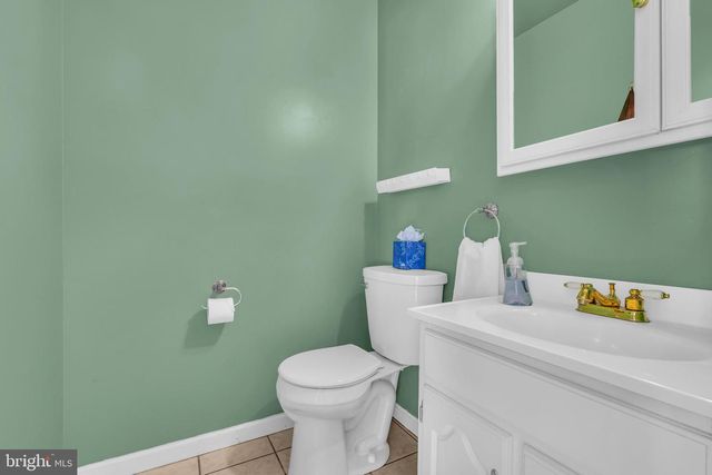 2593 HALLECK DR, Whitehall, PA 18052