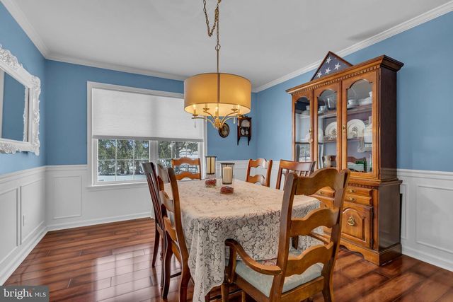 2593 HALLECK DR, Whitehall, PA 18052