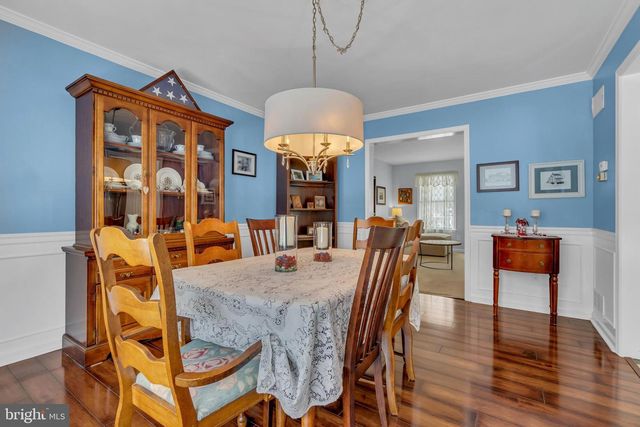 2593 HALLECK DR, Whitehall, PA 18052