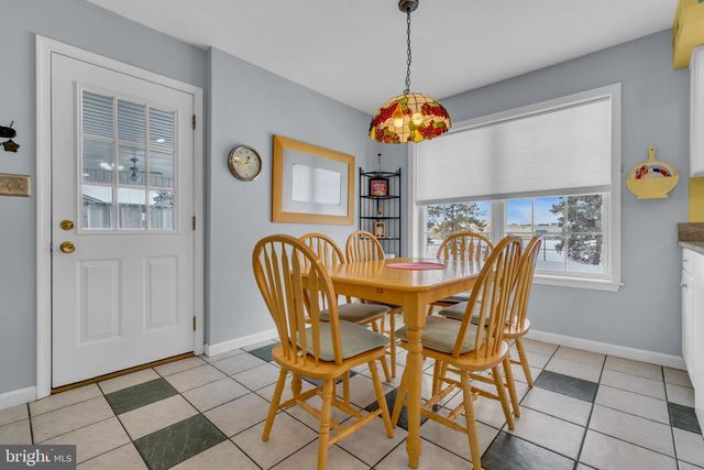 2593 HALLECK DR, Whitehall, PA 18052