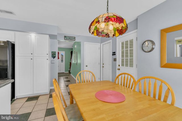 2593 HALLECK DR, Whitehall, PA 18052