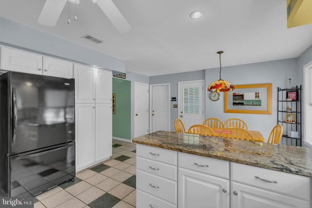 2593 HALLECK DR, Whitehall, PA 18052