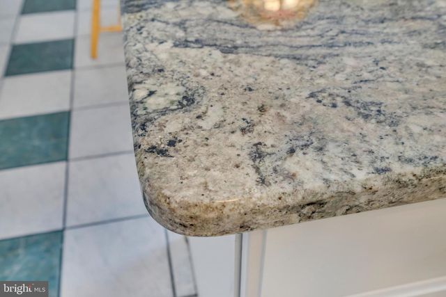 2593 HALLECK DR, Whitehall, PA 18052