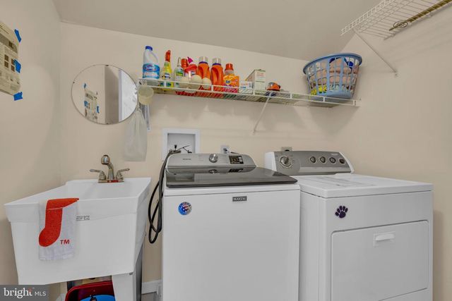 2593 HALLECK DR, Whitehall, PA 18052