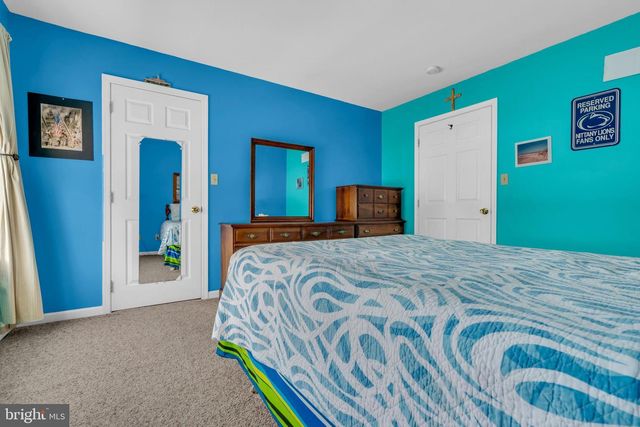 2593 HALLECK DR, Whitehall, PA 18052