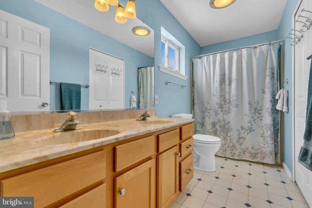 2593 HALLECK DR, Whitehall, PA 18052