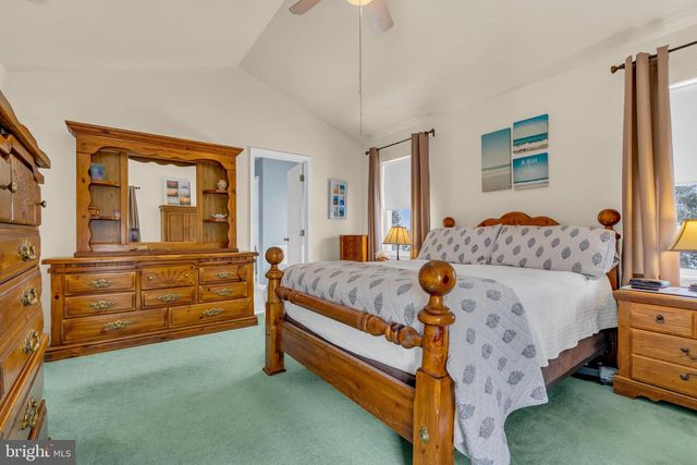 2593 HALLECK DR, Whitehall, PA 18052