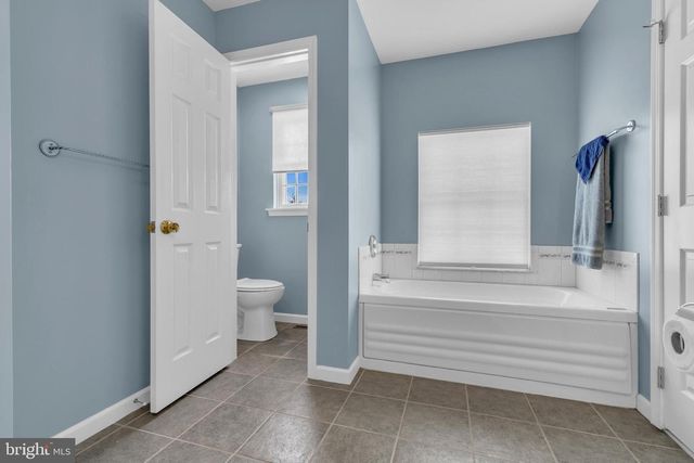 2593 HALLECK DR, Whitehall, PA 18052