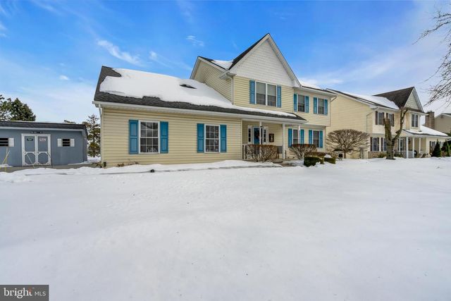 2593 HALLECK DR, Whitehall, PA 18052