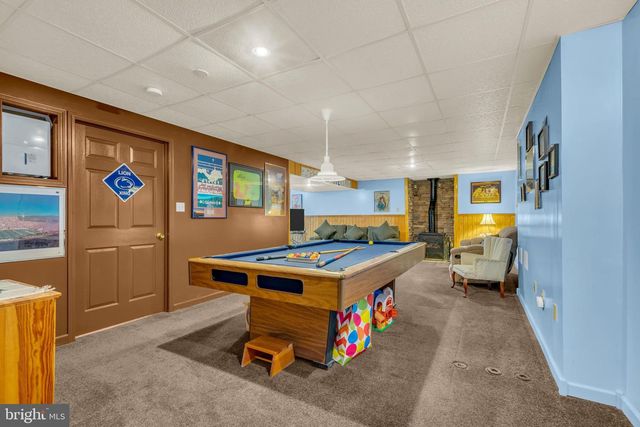 2593 HALLECK DR, Whitehall, PA 18052