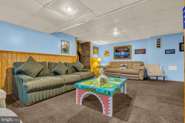 2593 HALLECK DR, Whitehall, PA 18052