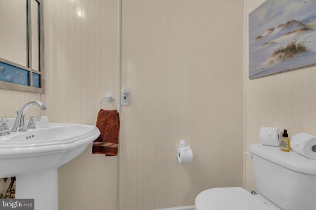 2593 HALLECK DR, Whitehall, PA 18052