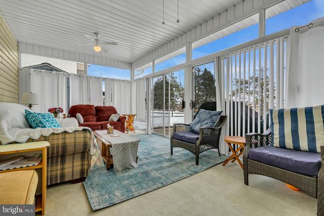 2593 HALLECK DR, Whitehall, PA 18052