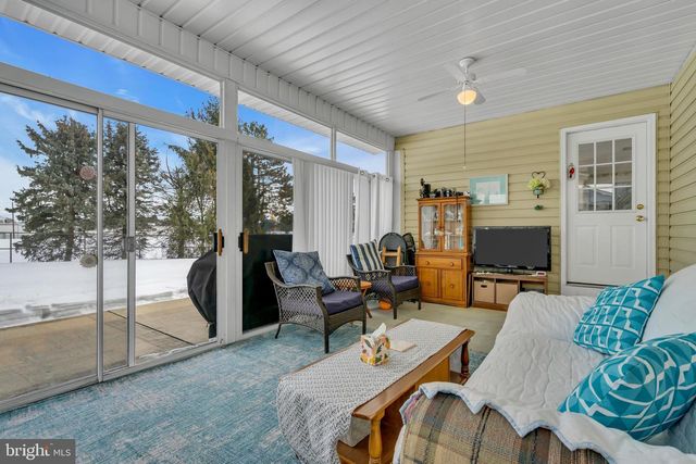 2593 HALLECK DR, Whitehall, PA 18052